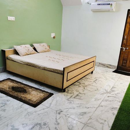 Yellow Homestay - Modern 2Bhk Ac Stay 자발푸르 외부 사진