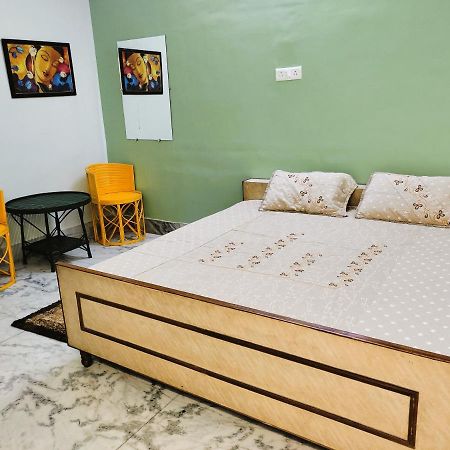 Yellow Homestay - Modern 2Bhk Ac Stay 자발푸르 외부 사진