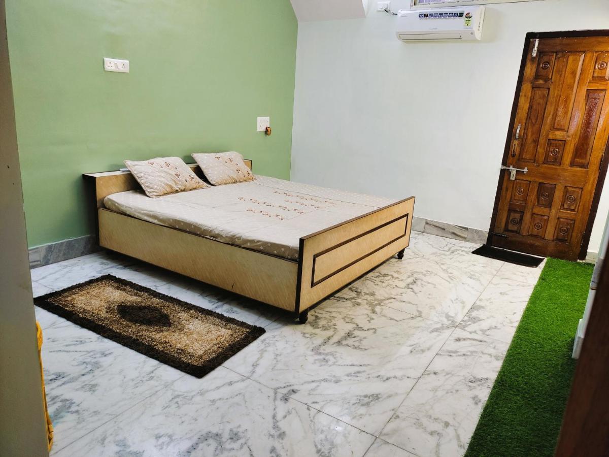 Yellow Homestay - Modern 2Bhk Ac Stay 자발푸르 외부 사진