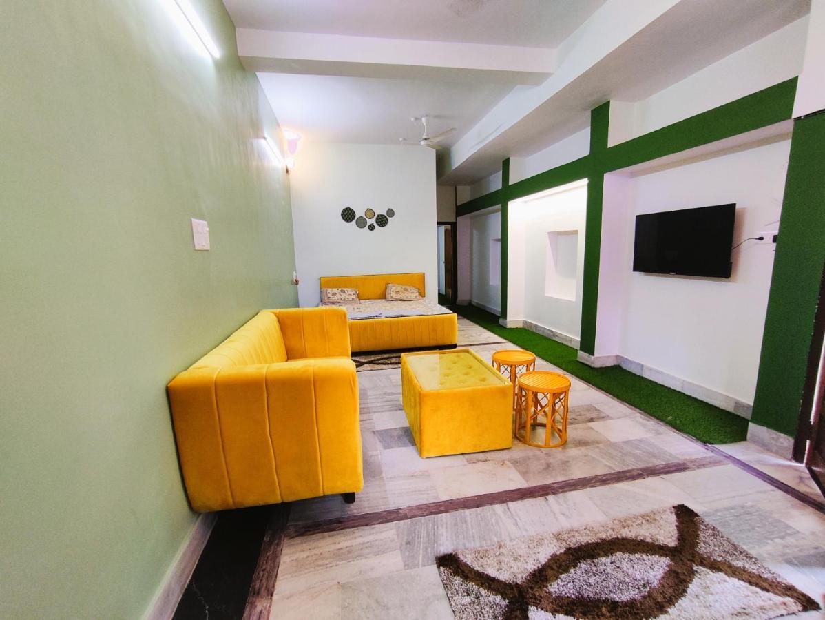 Yellow Homestay - Modern 2Bhk Ac Stay 자발푸르 외부 사진