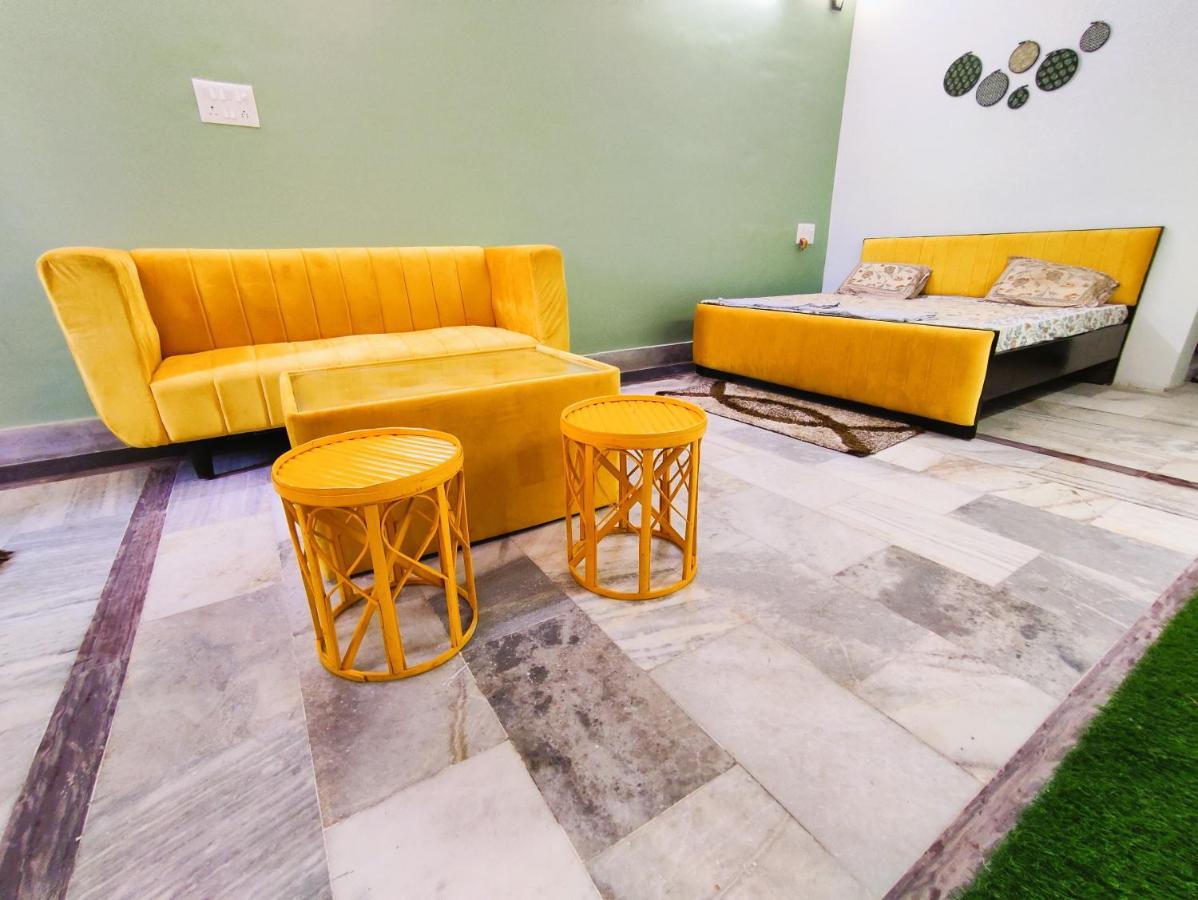 Yellow Homestay - Modern 2Bhk Ac Stay 자발푸르 외부 사진